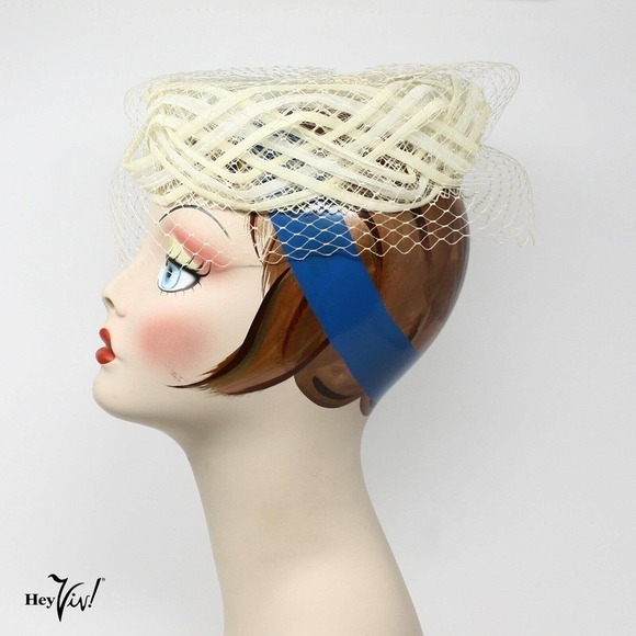 Vintage 1950s 3" High Ivory Mesh Ring Pillbox Hat w Ribbons and Veil - Hey Viv - Picture 2 of 6